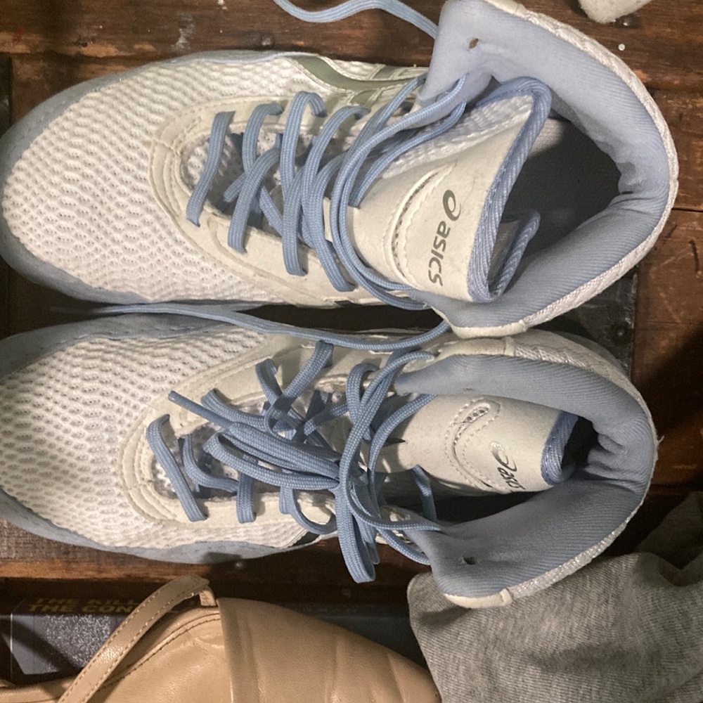 Wrestling shoes